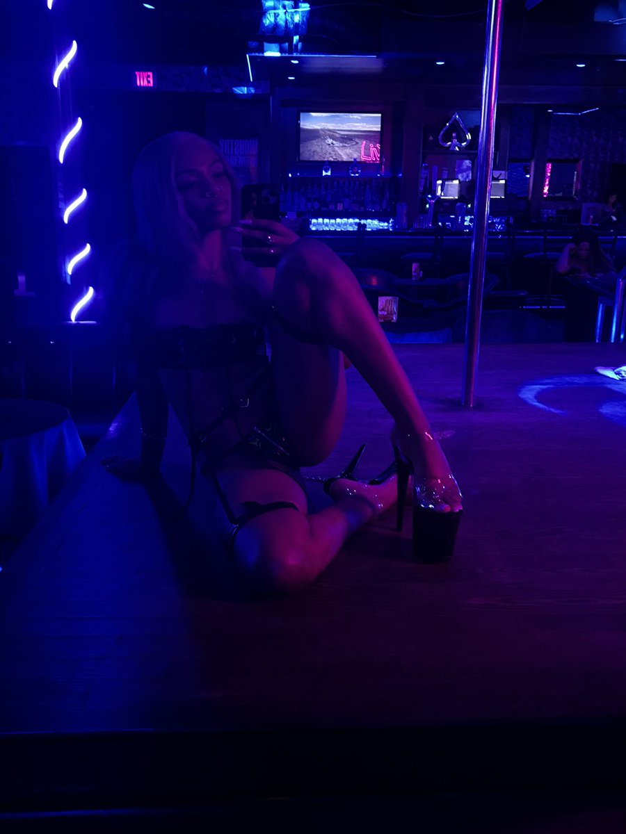 imreallytasty's tweet photo. I like my legs here 🙂‍↔️🥂

#htx #Texas #AustinTx https://t.co/pSvj2B8ZTE