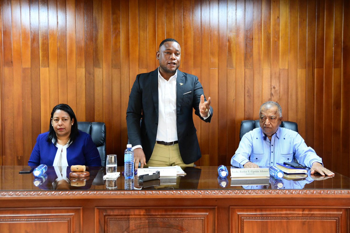 En el intercambio de experiencias de buenas prácticas realizado en el Ayuntamiento del municipio de San Cristóbal, organizado por la Escuela de Administración Municipal, Comunicación Política y Marketing Digital de UNICARIBE