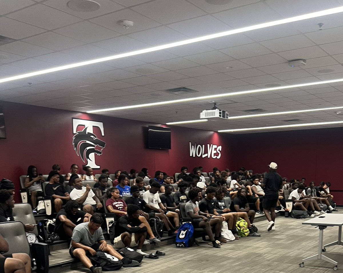 TViewWolves's tweet image. Thank Pastor Sly from FCA for coming talk with our kids today!
#WolvesOnly