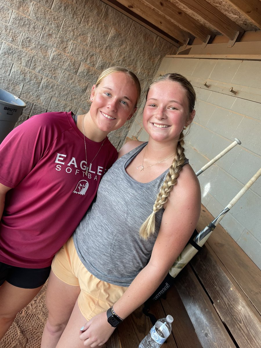 HMHudson_10's tweet photo. School workouts, gym, countless hours in the cage, and giving lessons…now it’s time to enjoy all of the hard work! Healthy, happy and ready to PLAY BALL! @emma_hudson4 @Hudson4Sean https://t.co/lGPe406iOv