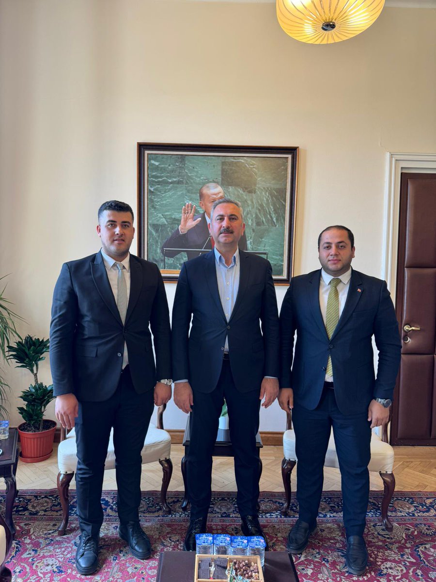 📍TBMM

Şehitkamil Gençlik Kolları Başkanımız Sayın Yakup Beşe ile birlikte AK Parti Grup Başkanvekilimiz Sayın Abdülhamit Gül’ü ziyaret ettik.

Nazik misafirperverlikleri için Sayın Grup Başkanvekilimize teşekkür ederiz.

<a href="/abdulhamitgul/">Abdulhamit Gül</a> 
<a href="/fmfedaioglu/">Fatih Muhaddis FEDAİOĞLU</a> 
<a href="/FatmaSahin/">Fatma Şahin</a>
<a href="/mtahmazoglu/">Mehmet Tahmazoğlu 🇹🇷</a>