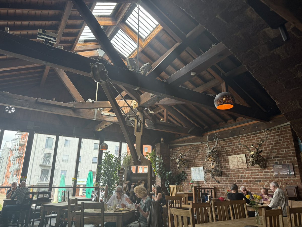 Hello 1 and All and good evening hope you’re well in this weather beautiful
Is there a snapshot of one of our jobs this week Telford warehouse in Chester having a deep clean? What have you all been up to #NWalesHour