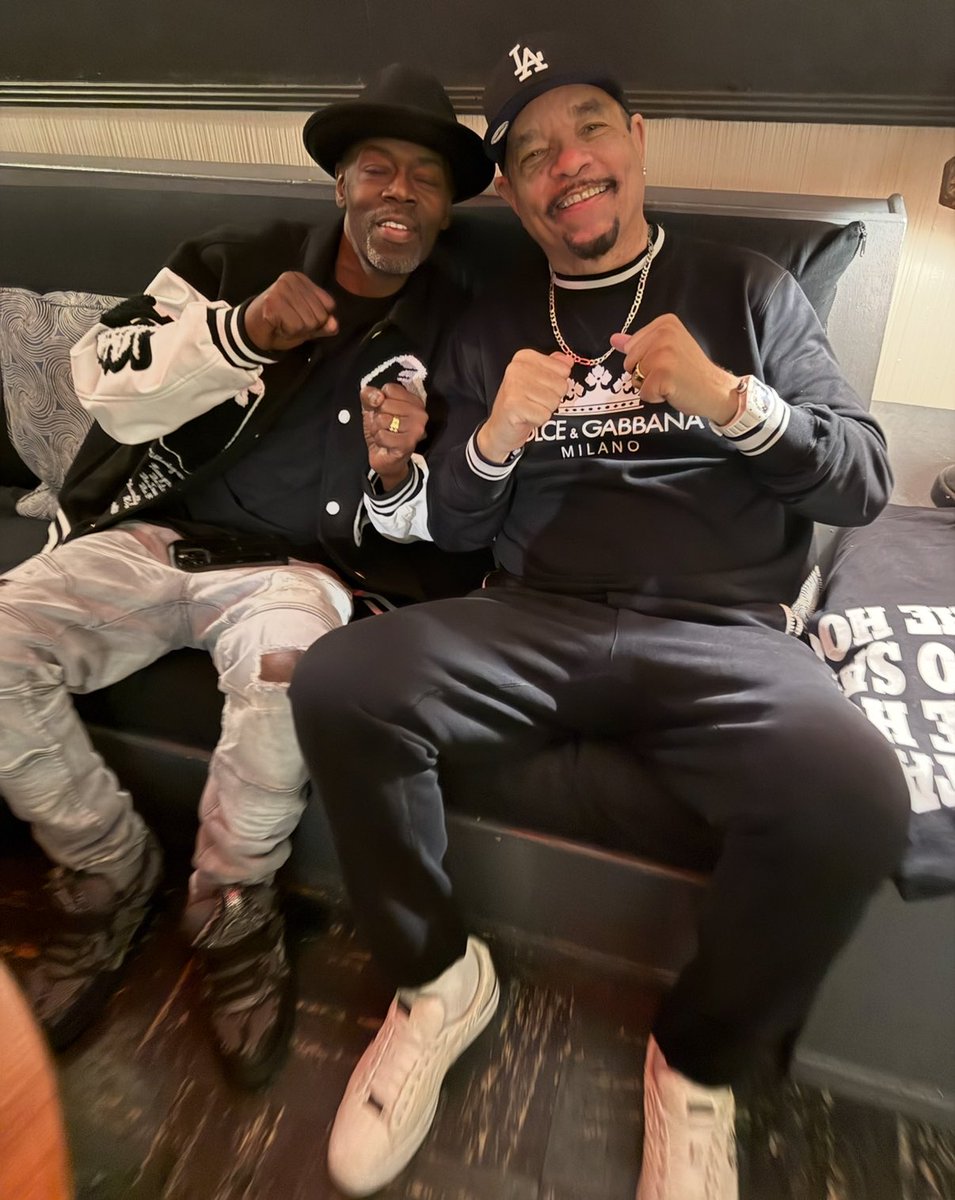 Ya really wanna bother people??  Smile in your pictures.. Ohhh they Hate that! Lol Me with OG <a href="/rappin_4tay/">Rappin' 4-Tay</a> 👑