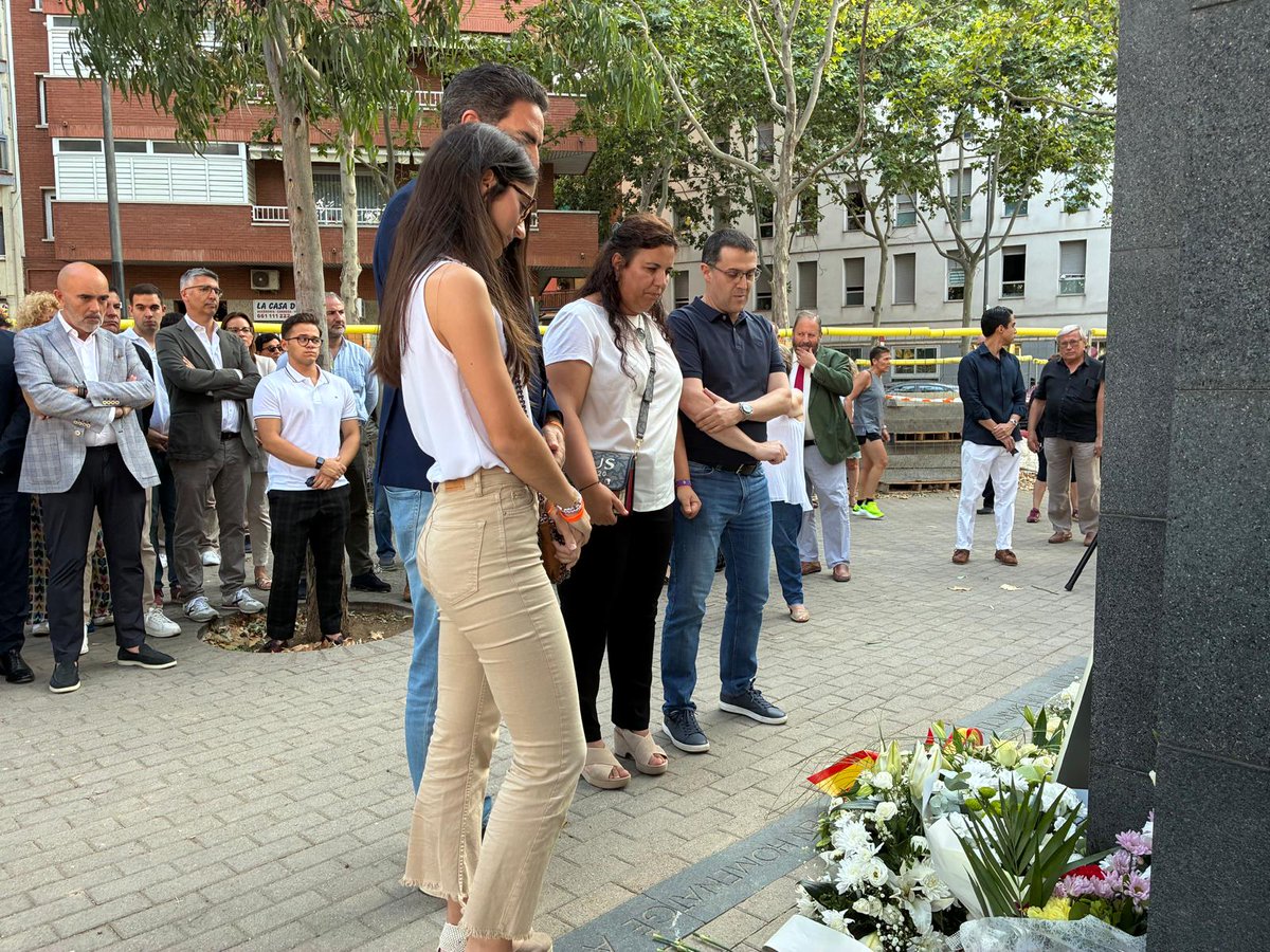 CiutadansCs's tweet image. Hoy nos unimos en memoria y homenaje a Miguel Ángel Blanco, símbolo de valentía y esperanza, asesinado por la banda criminal ETA. 

Desde @CiudadanosCs, reafirmamos nuestro compromiso con la libertad, la unión y la lucha contra la violencia.

Memoria. Dignidad. Justicia