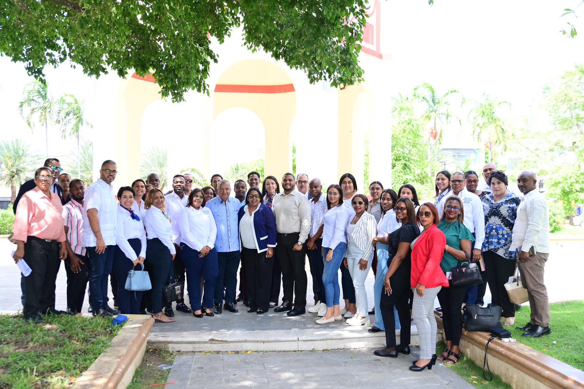 Nuestros estudiantes de término de la Maestría en Gestión Municipal y del Técnico Superior en Administración Municipal culminaron un enriquecedor intercambio de experiencias y buenas prácticas en el municipio de San Cristóbal.

#UnicaribeOnline