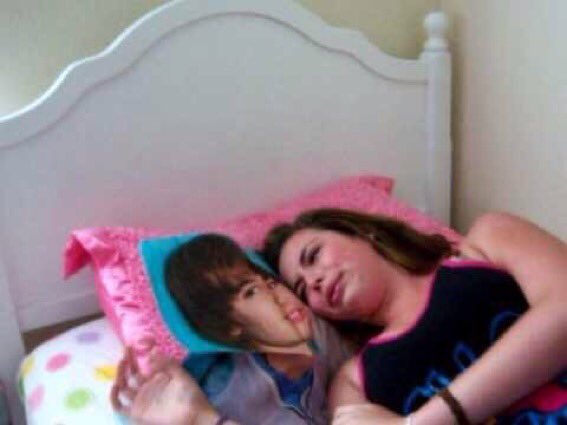 batpwkidrauhls's tweet image. JUSTIN BIEBER IS MAKING HIS MUSIC COMEBACK TONIGHT