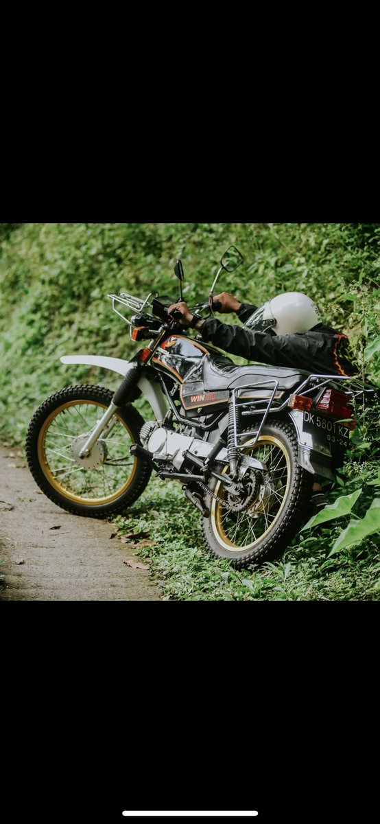 Ngelah pis kayangne kel meli biyin jani angguang nyangklek bucun tembok e