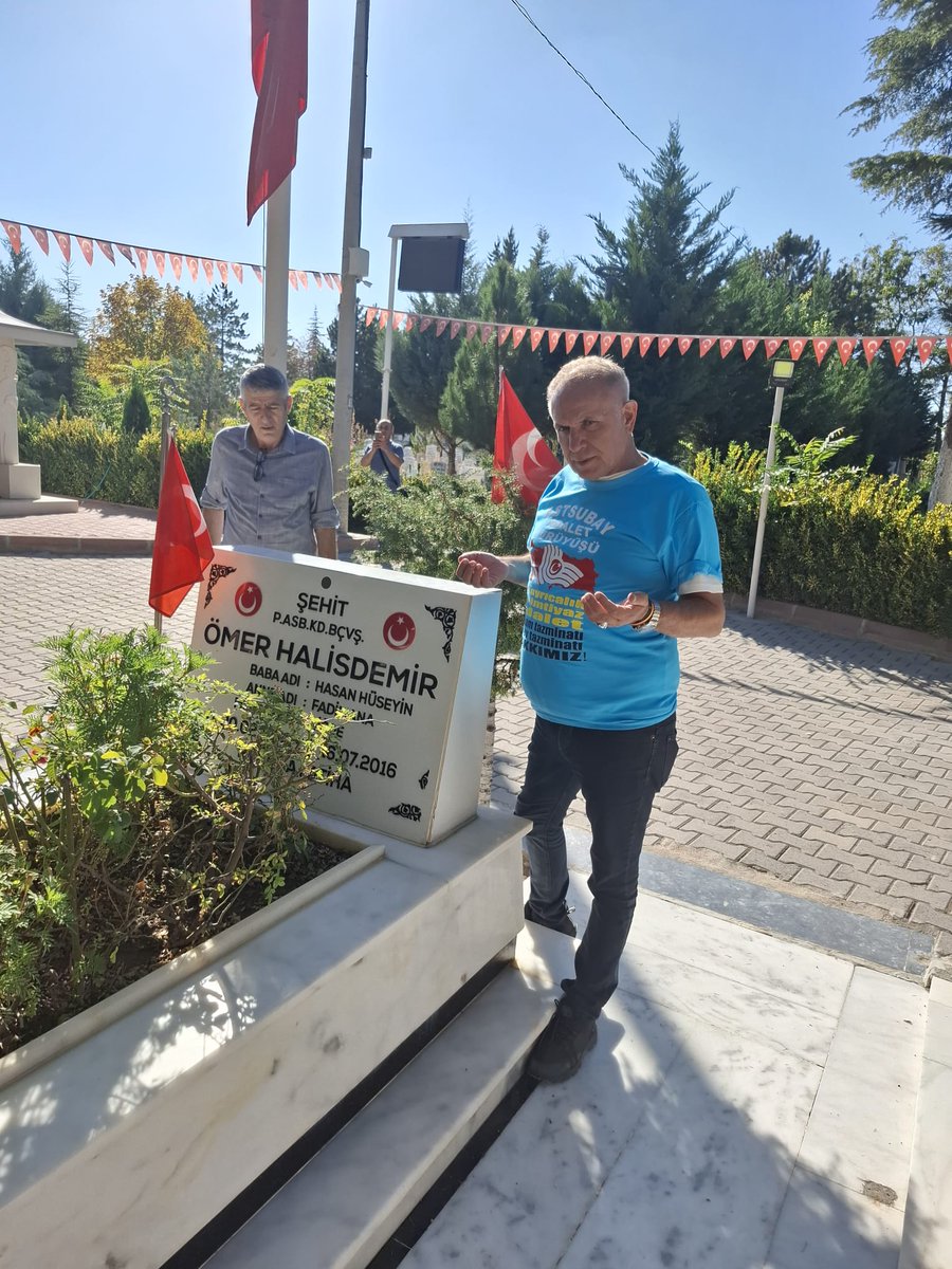 Birden bire değişir hayat, insan birden bire büyür birden çocuk olmaktan çıkar, ve o nizamiyeden girdiğin gün herşey değişir.
Hissettiklerin duyguların değişir. 
Kendine,evine,ailene ait olmaktan çıkarsın, vatan seni bekler.
Ve Assubaylık ile ilk tanıştığında onun aşığı olursun.