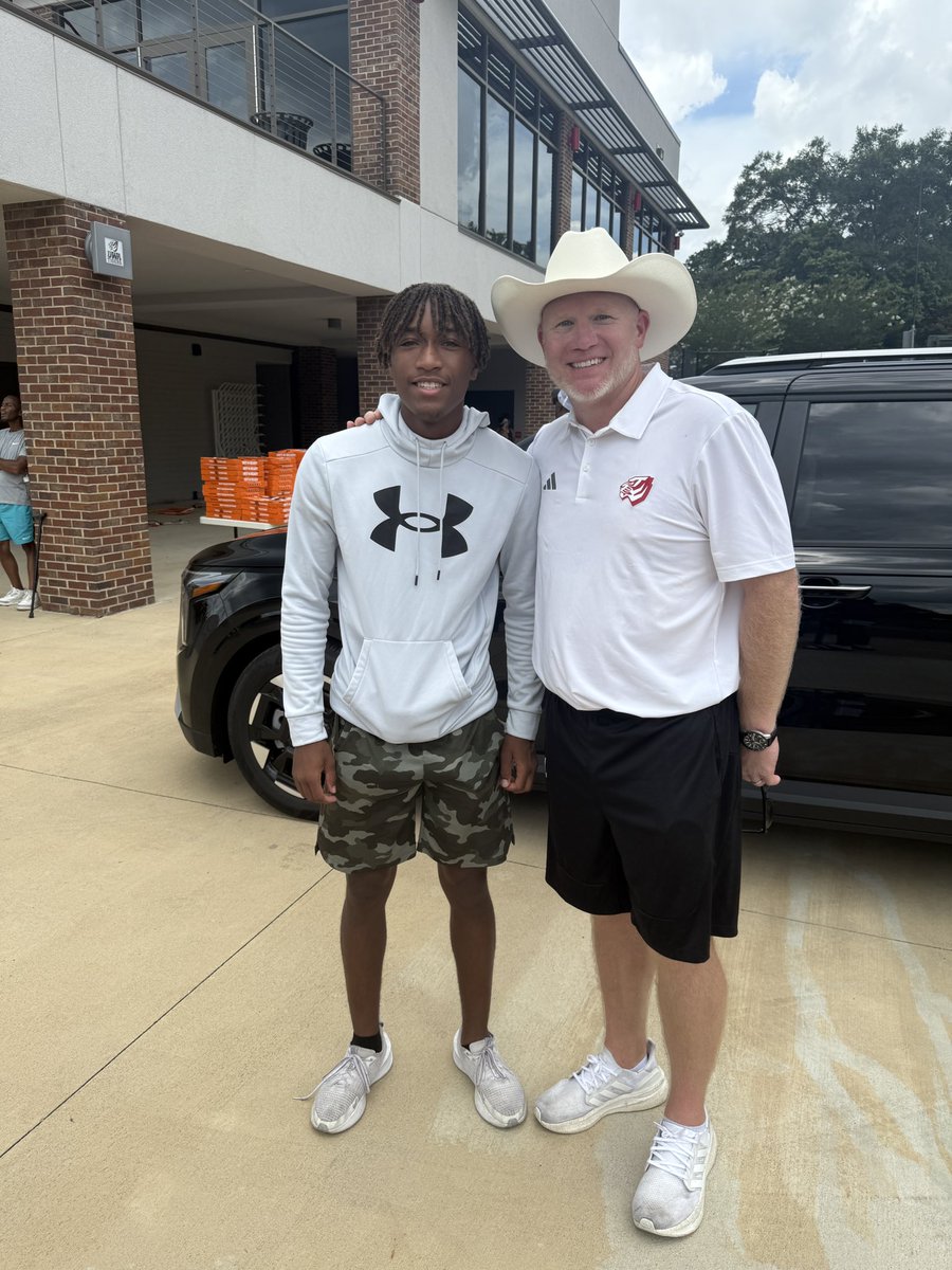 It was great meeting <a href="/_CoachHamp400/">C.J. Hampton</a> and <a href="/CoachYeah/">Scott Cochran</a> <a href="/uwa_football/">West Alabama FB</a> today!