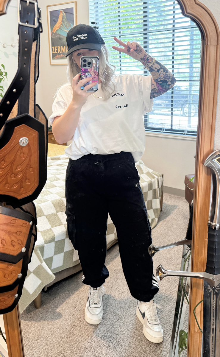 Beccalytics's tweet image. New @vercel hat and @FridayDeploys oversized tee for LMSYS x DevDive Developers Meetup tonight ✨❤️