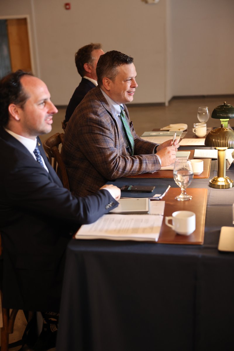 JackMillerCtr's tweet image. Our American Political Tradition Syllabus Workshop at @UTK_civics just wrapped up last week!
Eighteen professors, postdocs, and doctoral candidates gathered for a three-day seminar on the classics of American political thought. They discussed concepts and developed syllabi for…