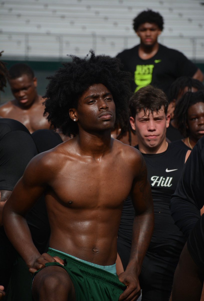 QB1_Cross's tweet image. The 1% rule: invisible at first, undeniable later. #TheHill 🦅
@SwickONE8 @CollinsHillFB @CoachEarl_
@EddieH3507 @CoachBeck56
@darealcoachcam1 @247sports @maxpreps
@qbhitlist @coachcam_chill