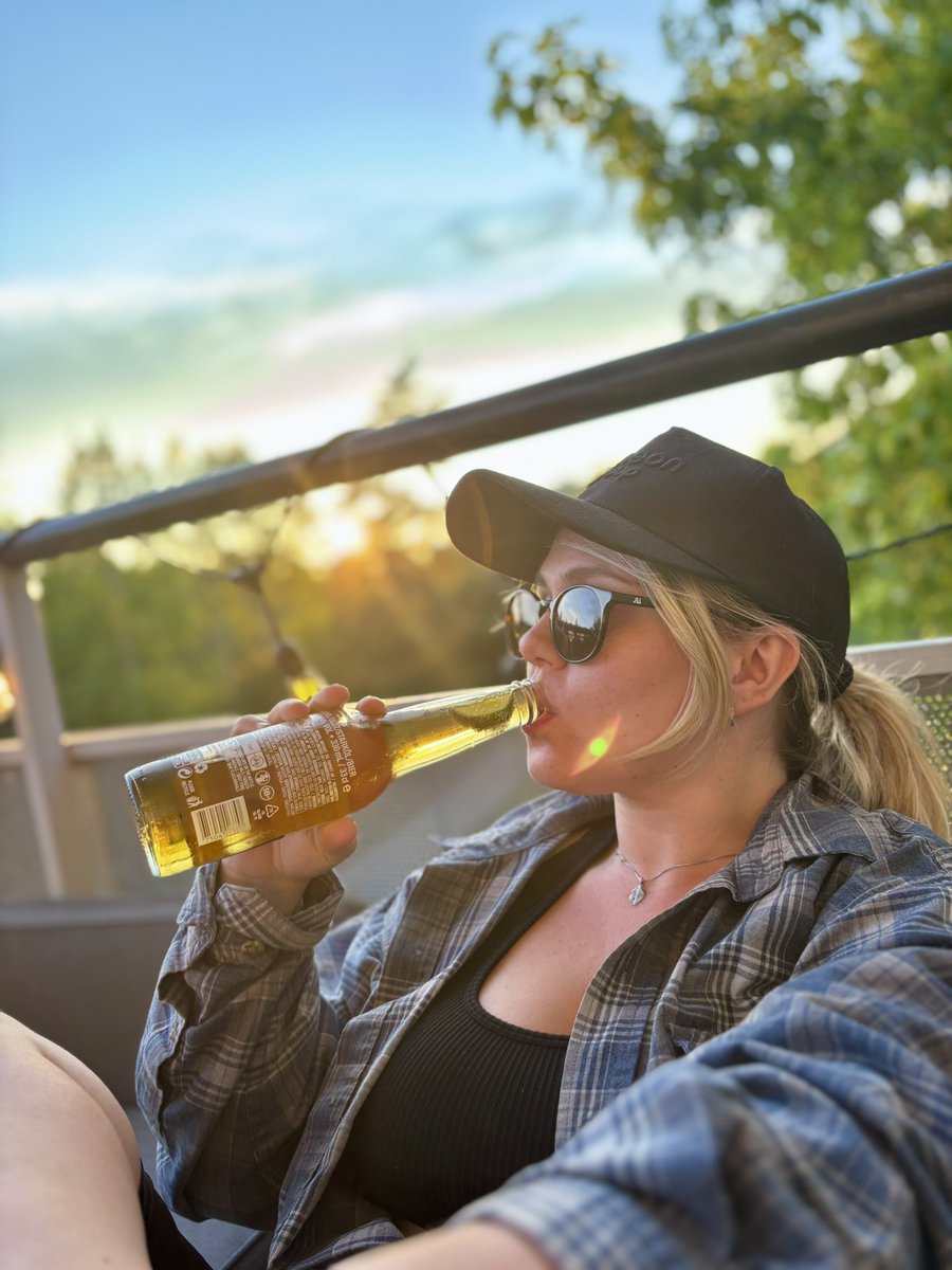 Jag &amp; Emma bara makes sense. Sommarkvällar min balkong, hänga, lyssna på musik och dricka öl