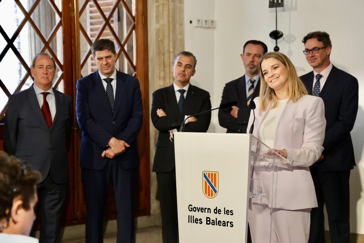Jaume Bauzà Mayol (@jbauzamayol) on Twitter photo Fa just dos anys, quan prenia possessió com a conseller de <a href="/turismeGOIB/">Conselleria Turisme, Cultura i Esports</a>, no m’hauria imaginat tot el que viuríem. Gràcies, <a href="/MargaProhens/">Marga Prohens</a>, per la confiança. Avui recordam que hem complert el 93% del que vàrem prometre. Més orgullós que mai del camí fet i del que ens queda per fer. Fa just dos anys, quan prenia possessió com a conseller de <a href="/turismeGOIB/">Conselleria Turisme, Cultura i Esports</a>, no m’hauria imaginat tot el que viuríem. Gràcies, <a href="/MargaProhens/">Marga Prohens</a>, per la confiança. Avui recordam que hem complert el 93% del que vàrem prometre. Més orgullós que mai del camí fet i del que ens queda per fer.