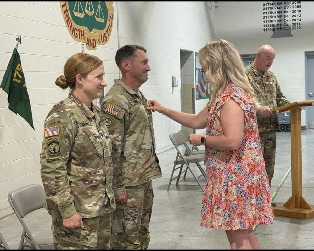 Missouri_NG's tweet image. 🎉 Congrats to Sgt. Maj. White on his promotion!
From the 3175th MP Co. to ops sergeant major for the 35th MP BDE, he’s led with professionalism and purpose across the 175th MP BN and beyond.
Thank you for your service and leadership! #MoGuard #MilitaryExcellence