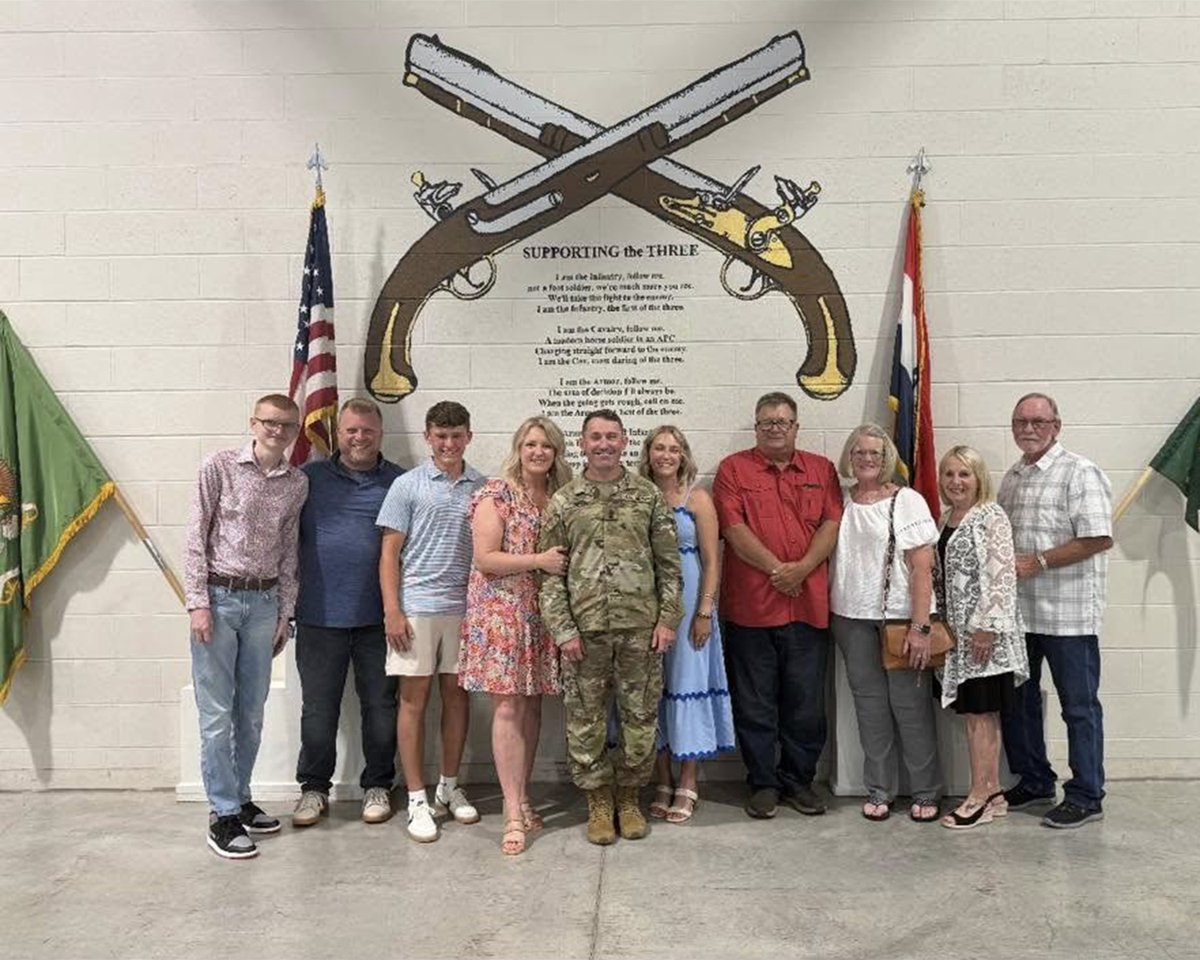 Missouri_NG's tweet image. 🎉 Congrats to Sgt. Maj. White on his promotion!
From the 3175th MP Co. to ops sergeant major for the 35th MP BDE, he’s led with professionalism and purpose across the 175th MP BN and beyond.
Thank you for your service and leadership! #MoGuard #MilitaryExcellence