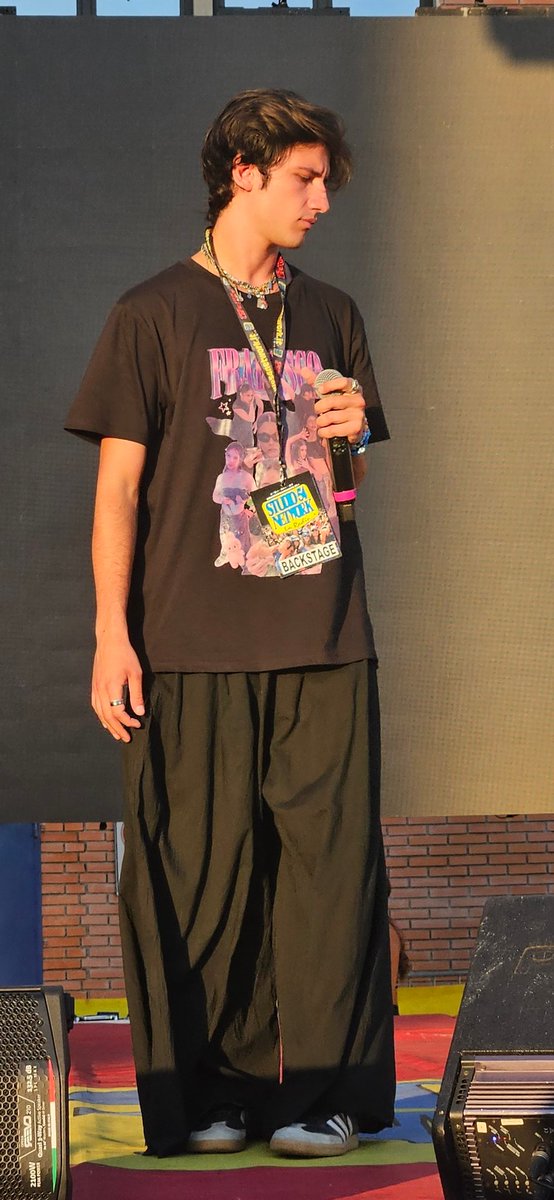 Stayshiny23's tweet image. 1) @chiamamifaro dolcissima e bravissima. Come le ho già detto, aver assistito a Leone live, probabilmente peak momento del 2025 🤍
2) #FrancescaBosco bravissima!  Ed è stato bellissimo vederti guardare l'intervista di Jacopo innamorata.
3) #JSol assumimi come fotografo
#Amici24