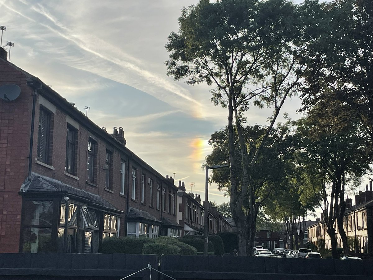 Rickflazzzzz's tweet photo. @SharynM22 @ChadWeather Nacreous clouds? https://t.co/syRPXk05wJ