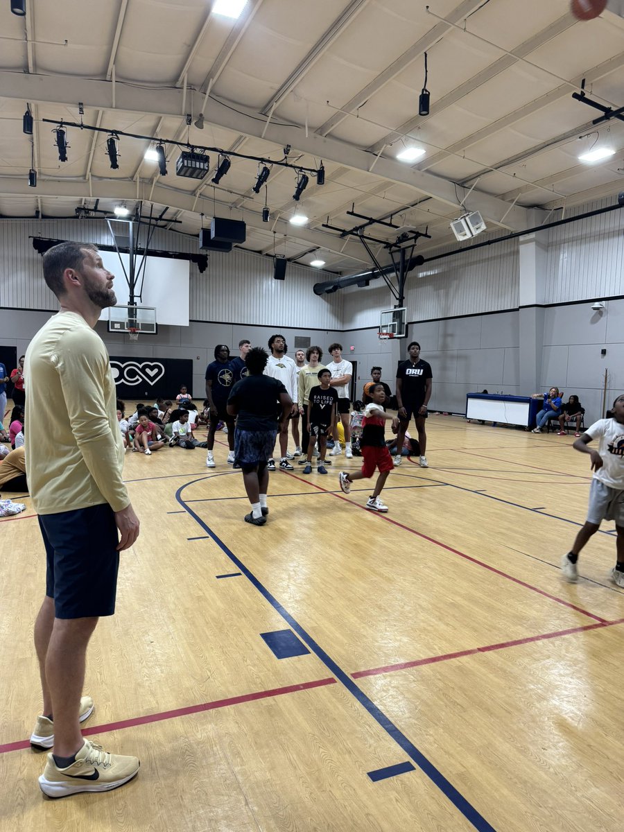 ORU Basketball (@orumbb) on Twitter photo We had a great time at the Tulsa Dream Center yesterday! A huge thank you to <a href="/TulsaDreamCtr/">Tulsa Dream Center</a> for having us out! ๐ซถ
#ORUMBB | #GoldenStandard We had a great time at the Tulsa Dream Center yesterday! A huge thank you to <a href="/TulsaDreamCtr/">Tulsa Dream Center</a> for having us out! ๐ซถ
#ORUMBB | #GoldenStandard