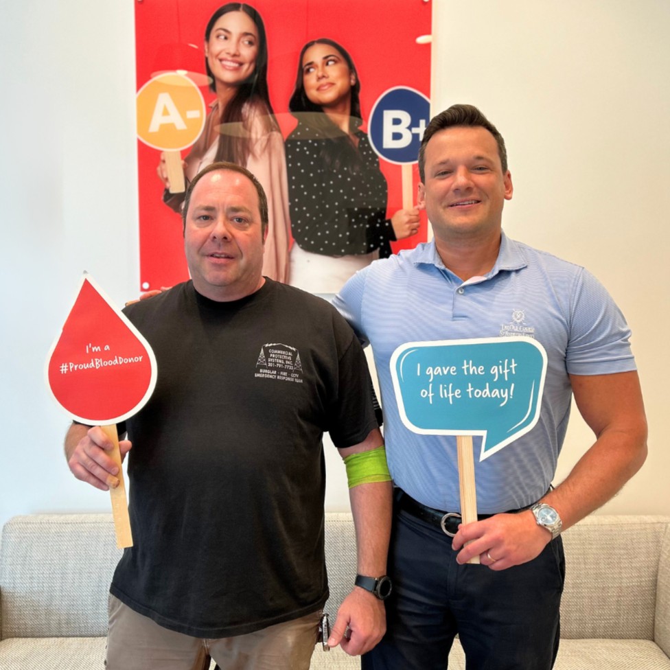 RIBloodCenter's tweet image. Double the donors, double the donation, double the hero! ✌️
If you are O+, O-, A-, or B-, you may be eligible to give a double donation in just one sitting!
Check out eligibility requirements and sign up for our Double the Hero vest at ribc.org/hero ❤️