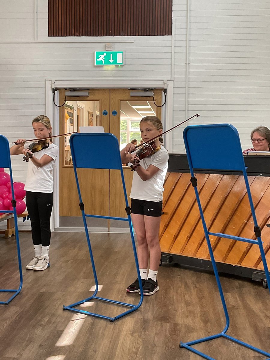 AcademyWillow's tweet image. We had a great celebration of musical achievement with fantastic performances from our violinists, guitarists and ukulele players, supported by our wonderful teachers from @DonMusicService The children have made great progress this year and had such confidence @ExceedLP