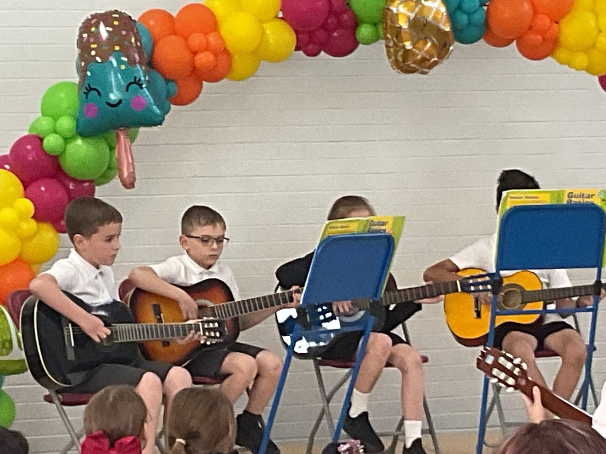 AcademyWillow's tweet image. We had a great celebration of musical achievement with fantastic performances from our violinists, guitarists and ukulele players, supported by our wonderful teachers from @DonMusicService The children have made great progress this year and had such confidence @ExceedLP