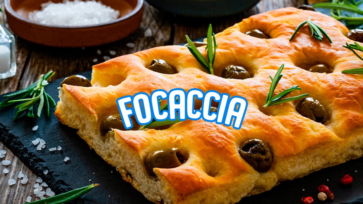 ¡Es tiempo de aprender a hacer una focaccia esponjosa y super rica en casa! Sigue las indicaciones de Alex y prepárate para disfrutar con quien tú quieras. Ve la receta completa en tradipan.com.mx/recetas/info/f…