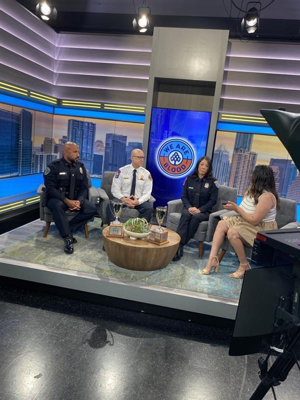 weareaustin's tweet image. Now, The annual "Battle of the Badges" competition, organized by @WeAreBlood , has concluded, showcasing the spirit of camaraderie and community service among Austin's first responders. The winner is: Austin Fire Department!
bit.ly/4kxapPZ