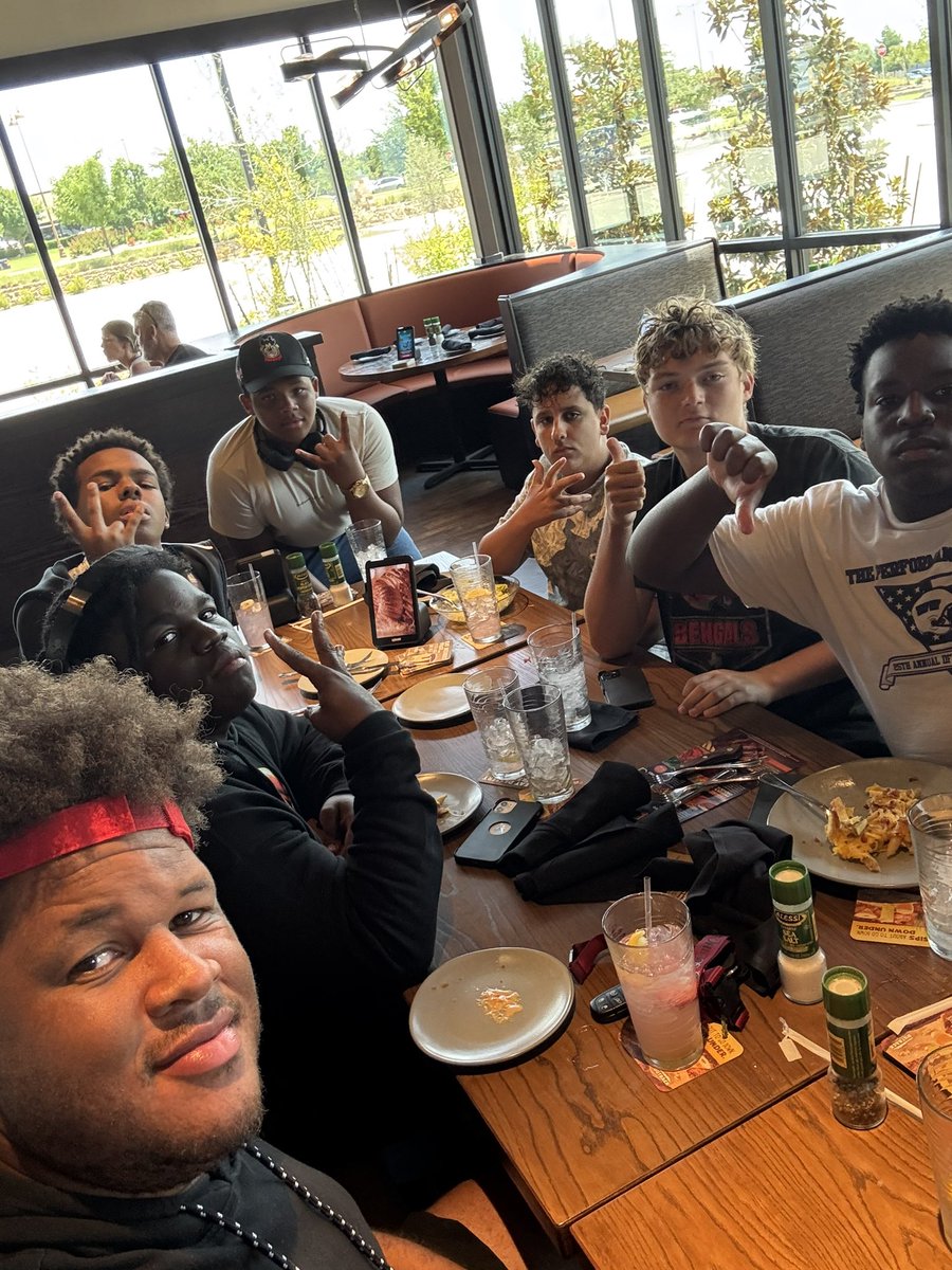 Coach Law 🏈 (@wardlawcoach) on Twitter photo Out at Outback with the OL guys after a hard week workouts !! <a href="/BengalLifestyle/">Braswell Bengal Football</a>
#TrenchDawgs Out at Outback with the OL guys after a hard week workouts !! <a href="/BengalLifestyle/">Braswell Bengal Football</a>
#TrenchDawgs
