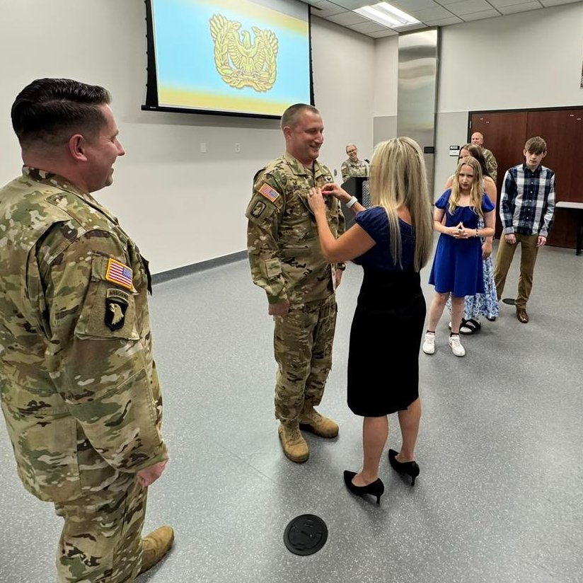 Missouri_NG's tweet image. 🎉 1107th AG Promotions 🎉
Congrats to our recently promoted Soldiers:
🪖 CW5 Shane Luke – Promoted & named Group safety officer
🪖 SSG Arthur Krupa – B Co. petroleum section leader
🪖 SPC Keith – Recognized for continued excellence in B Co.
#MoGuard #MilitaryExcellence
