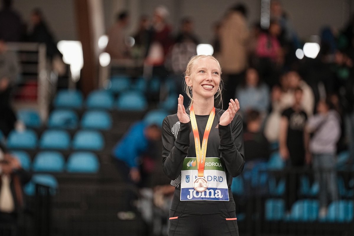 Se retira de la competición la catalana Zoya Naumov <a href="/ZNnaumov/">Zoya Naumov Corbera</a>, 30 años, 2 veces internacional abs, 2 veces campeona de 🇪🇸 abs, 4 medallas más en campeonatos de 🇪🇸 abs, 800m 2:01.54al 2:02.15st, 1.500m 4:08.40al. Enhorabuena por tu carrera deportiva, gracias por tu esfuerzo👏👏👏