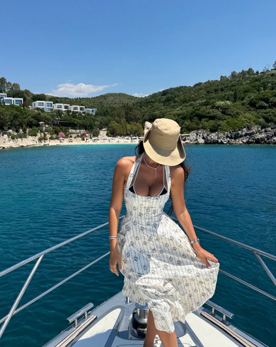 Want more? You know where to click. #fypviraltwitter #fypシ゚ #modeling