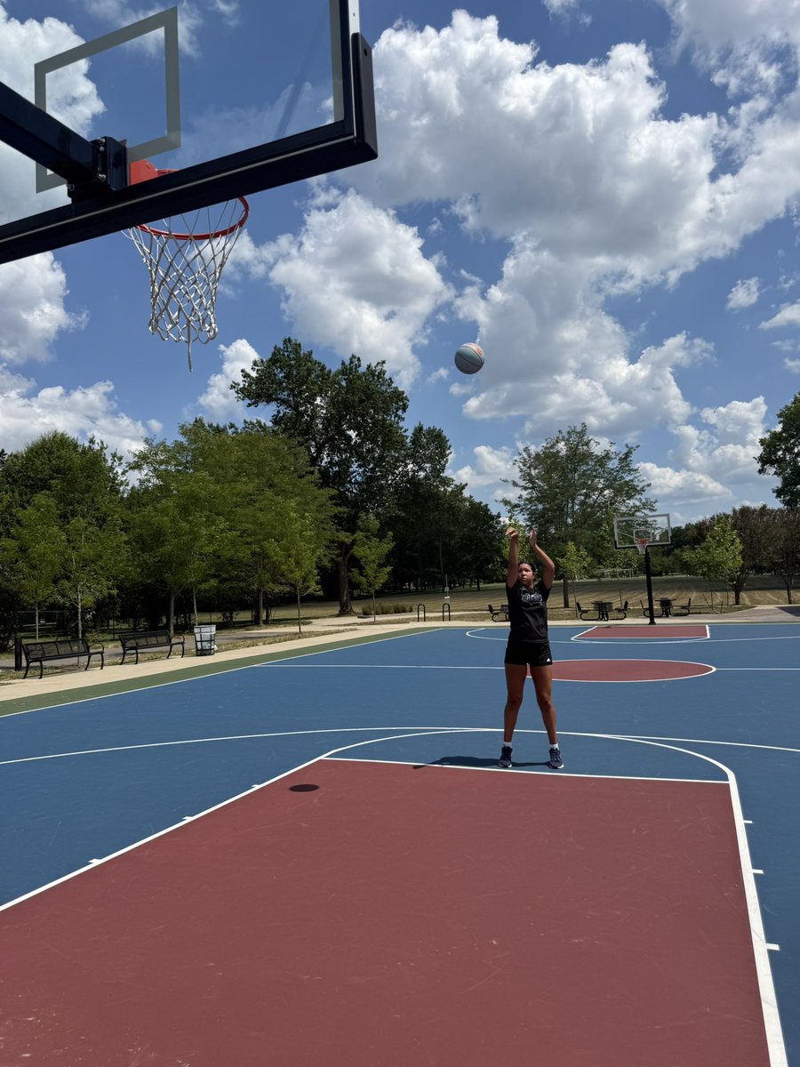 Farrah Danforth (@farrahdanforth) on Twitter photo Arrived early in Louisville, KY to play at <a href="/TFNsRun4Roses/">TFN's Run 4 Roses</a> and I wanted to find a court to shoot around at. Excited to play tomorrow! 🔥 💪
<a href="/Coach_Pat2292/">Reginald Patterson</a> <a href="/WiFlightElite/">Team PRIME Nation GEYBL</a> <a href="/NikeGirlsEYBL/">Nike Girls EYBL</a> Arrived early in Louisville, KY to play at <a href="/TFNsRun4Roses/">TFN's Run 4 Roses</a> and I wanted to find a court to shoot around at. Excited to play tomorrow! 🔥 💪
<a href="/Coach_Pat2292/">Reginald Patterson</a> <a href="/WiFlightElite/">Team PRIME Nation GEYBL</a> <a href="/NikeGirlsEYBL/">Nike Girls EYBL</a>
