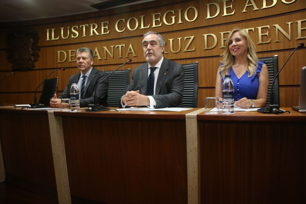 ICATF's tweet photo. 🔝#DíaJusticiaGratuita #TurnoOficio
Hoy hemos celebrado un acto de entrega de diplomas con los que el @abogacia_es, a propuesta del #ICATF, distingue los méritos de colegiados dados de alta en el servicio desde hace 25 años.
Muchísimas gracias 🫶 por vuestra labor! https://t.co/FRa9n1o6bI