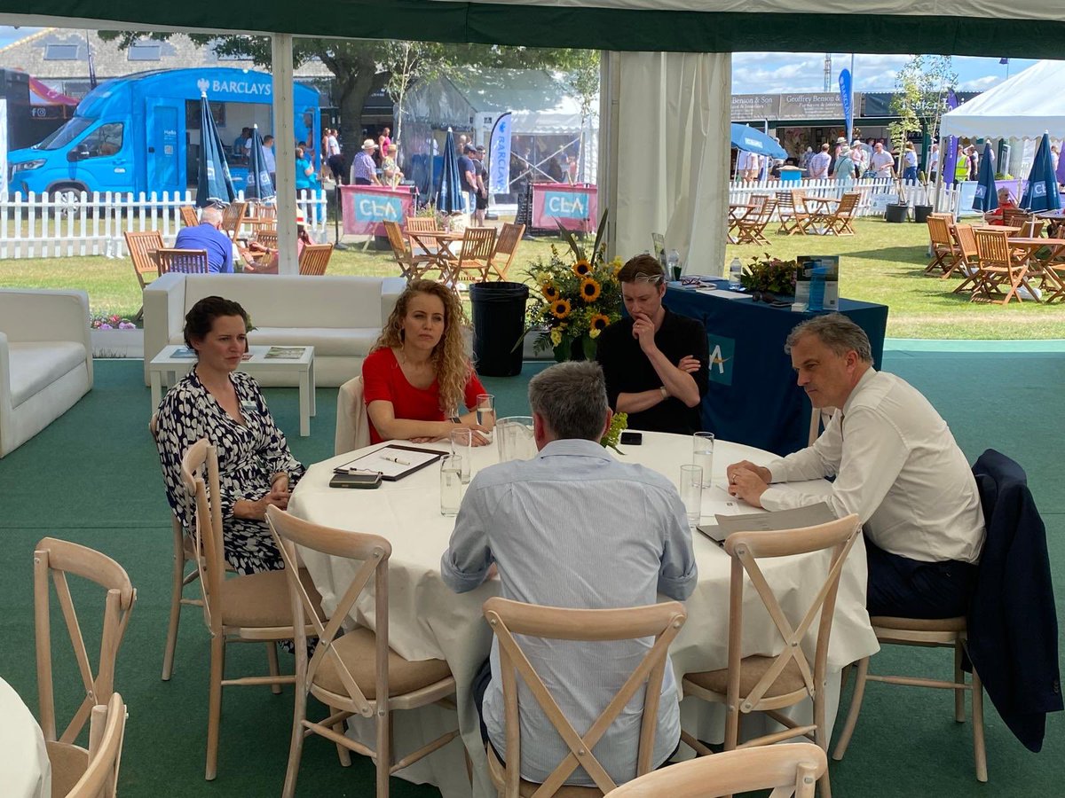 CLANorth's tweet image. RD @harriet_ranson was delighted to meet @KatieJWhite + @JulianSmithUK today, squired by @SwaledaleMutton as part of the magnificent @greatyorkshow team.
🗣️everything from IHT to BNG, inc planning, sticky £ in the rural economy + unintended consequences.
🤝collaboration is 🔑