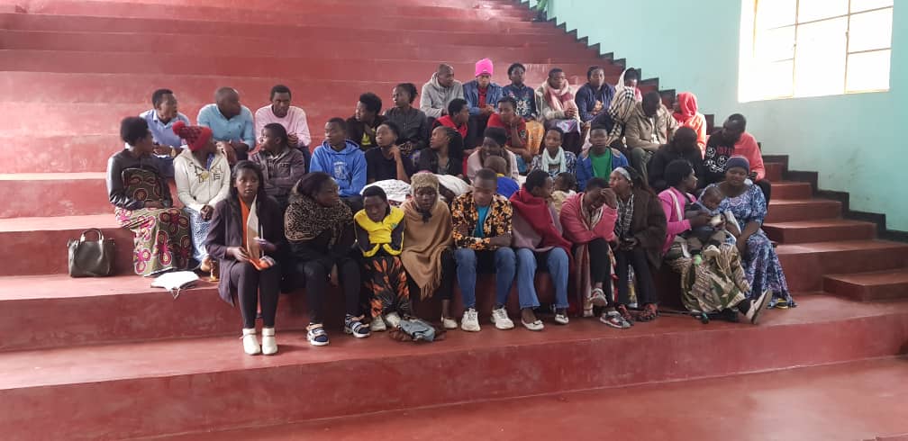 Igikorwa cyo guha ibikoresho urubyiruko 46 bavuye mu bigo ngororamuco bya Nyamagabe n'Iwawa, bahuguwe mu budozi, ubwubatsi, ububaji n'amashanyarazi, cyitabiriwe na Visi Meya ushinzwe imibereho y'abaturage @<a href="/SimpenzweP/">SIMPENZWE</a>; bibukijwe kugira imyitwarire myiza,kwirinda ibiyobyabwenge...