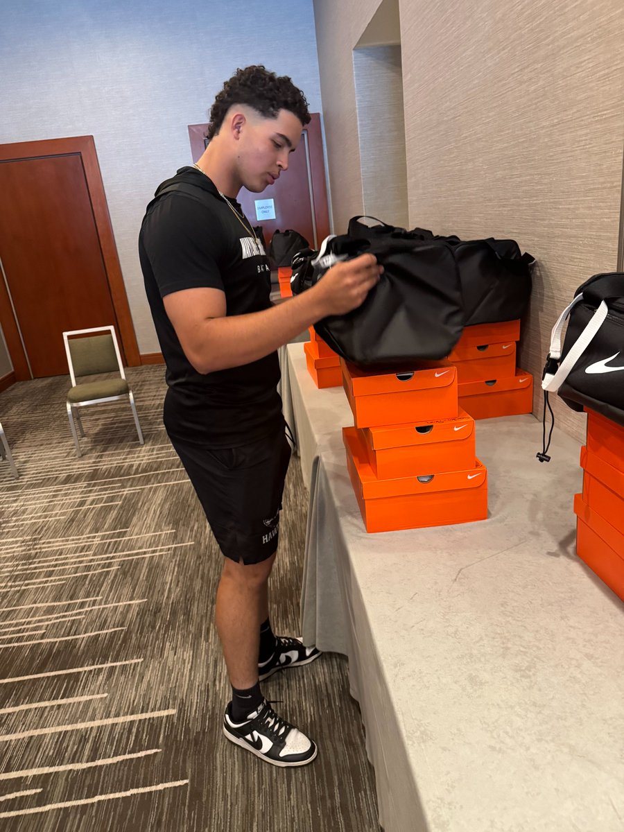 UMESHawkBase's tweet image. 🛬 Arrival in Atlanta 🛬
UMES baseball's Jonathan Gonzalez Perez has arrived in Atlanta for the HBCU Swingman Classic! ⚾
Catch Jonathan behind the dish for the American League squad on Friday, July 11 at 7 p.m. on MLB Network!
#HawkPride | #SoarAboveandBeyond