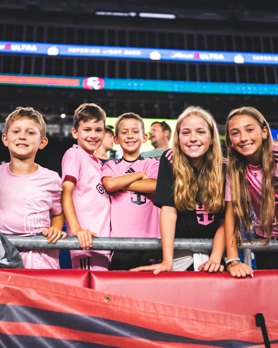 InterMiamiCF's tweet image. ➕3️⃣ on the road 🤝 Back at home this weekend. Secure your tickets: intermiamicf.co/TwitterNSH0712