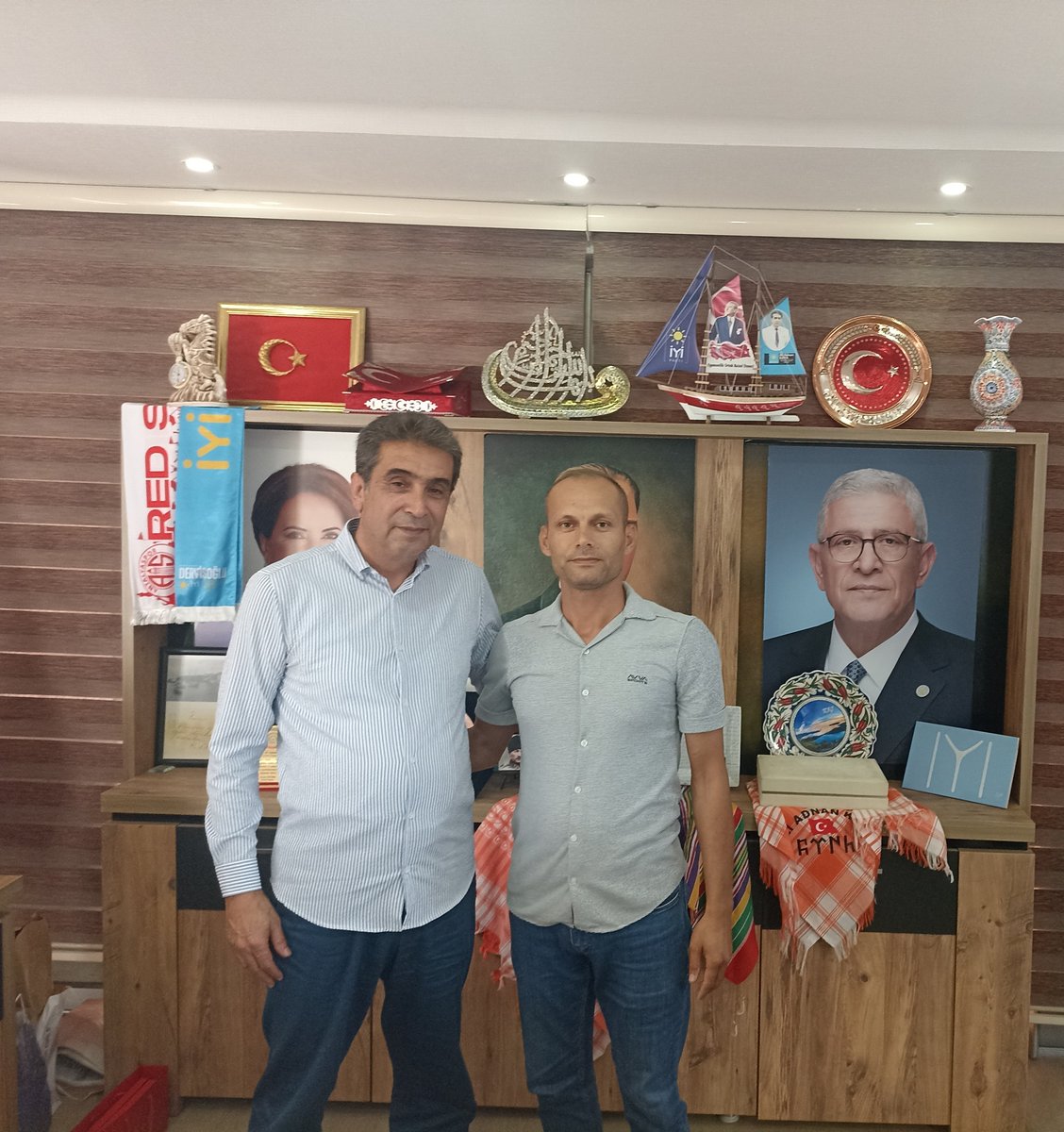İYİ Parti Antalya İl Başkanlığı (@antalyaiyiparti) on Twitter photo Demre İlçe Yönetim Kurulu Üyemiz Mehmet Karagül,
İl Başkanımız Ali Adnan Kaya'yı ziyaret etti.
Nazik ziyaretinden dolayı şükranlarımızı sunuyoruz.
<a href="/MDervisogluTR/">Müsavat Dervişoğlu</a>
<a href="/HasanToktasTR/">Hasan Toktaş</a>
<a href="/Yucel_Kesen/">Yücel Kesen</a>
<a href="/aliadnankaya/">Ali Adnan KAYA</a>
<a href="/iyiDemre/">İyi Parti Demre</a>
<a href="/iyiparti/">İYİ Parti</a> Demre İlçe Yönetim Kurulu Üyemiz Mehmet Karagül,
İl Başkanımız Ali Adnan Kaya'yı ziyaret etti.
Nazik ziyaretinden dolayı şükranlarımızı sunuyoruz.
<a href="/MDervisogluTR/">Müsavat Dervişoğlu</a>
<a href="/HasanToktasTR/">Hasan Toktaş</a>
<a href="/Yucel_Kesen/">Yücel Kesen</a>
<a href="/aliadnankaya/">Ali Adnan KAYA</a>
<a href="/iyiDemre/">İyi Parti Demre</a>
<a href="/iyiparti/">İYİ Parti</a>
