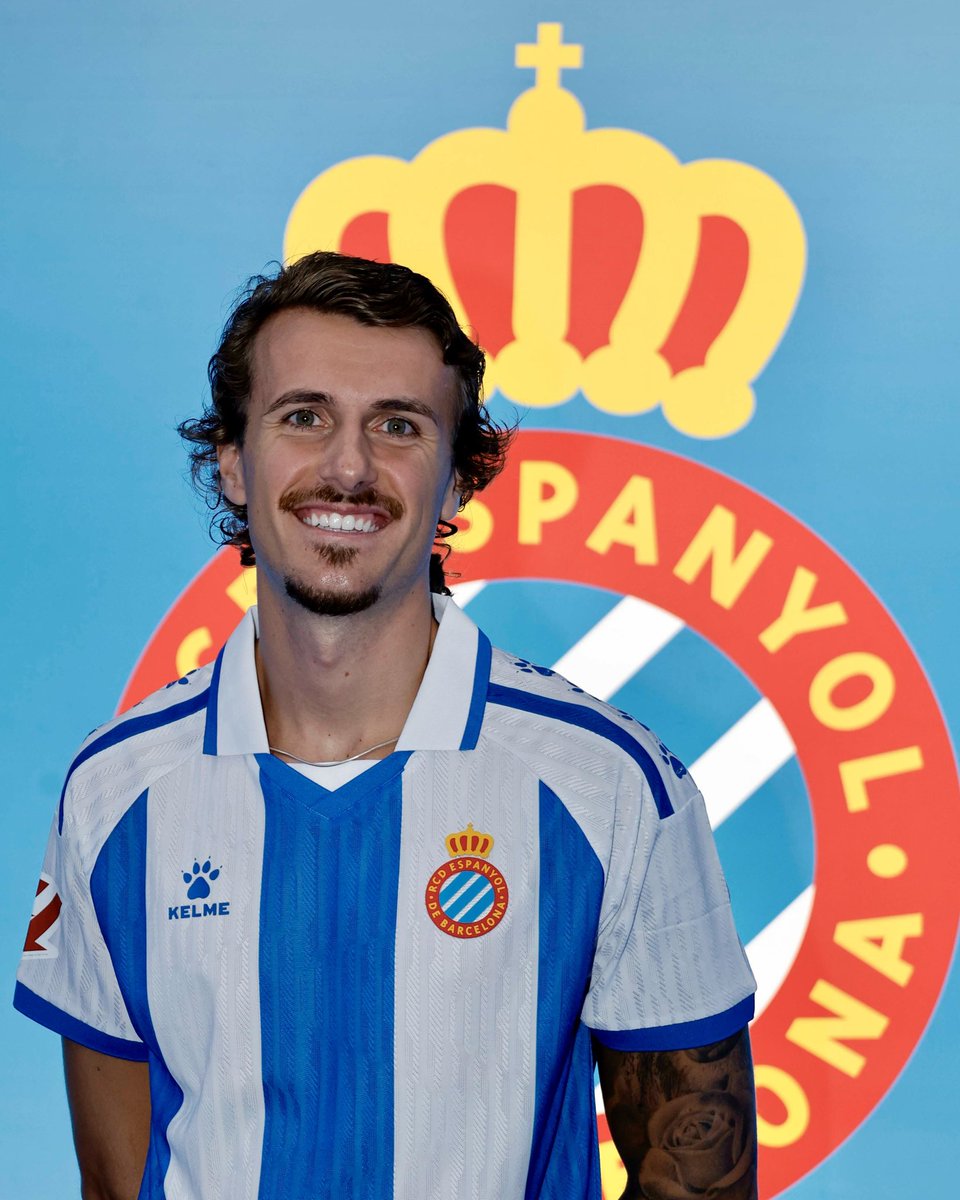 Contents de veure't de nou amb la blanc-i-blava, <a href="/carlosromeroo11/">Carlos Romero</a>! ⚪️🔵 #RCDE