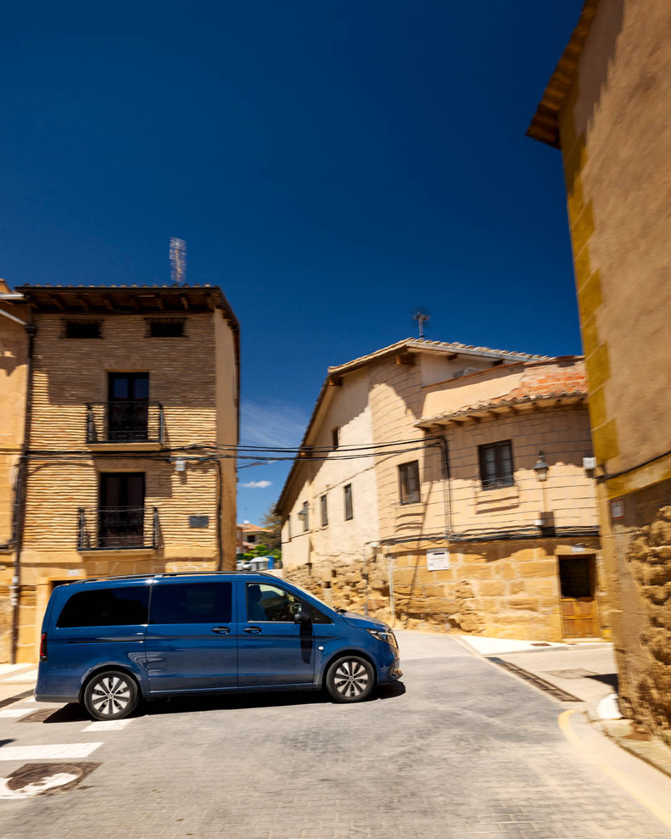 Grupo Ditram (@grupoditram) on Twitter photo La Vito de Mercedes-Benz será un gran aliado para tu negocio. Solo falta decidir: ¿eVito o Vito? ⚡️
ℹ️ Solicita información:
☎️ 982 263 030
✉️ info@ditram.es
#mercedesbenz #mercedesvans #mbvans #mb #vans #vito #evito #ditram #lugo La Vito de Mercedes-Benz será un gran aliado para tu negocio. Solo falta decidir: ¿eVito o Vito? ⚡️
ℹ️ Solicita información:
☎️ 982 263 030
✉️ info@ditram.es
#mercedesbenz #mercedesvans #mbvans #mb #vans #vito #evito #ditram #lugo