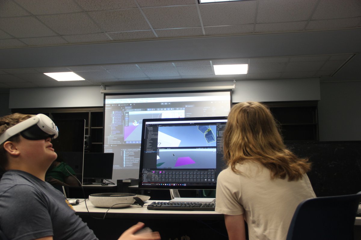 UofNO's tweet image. High school students in the BeyondReality@UNO summer camp are diving into virtual reality, learning 3D modeling, animation, and scripting to design their own VR games. Today, they explored their creations for the first time using VR headsets. 🕹🎮