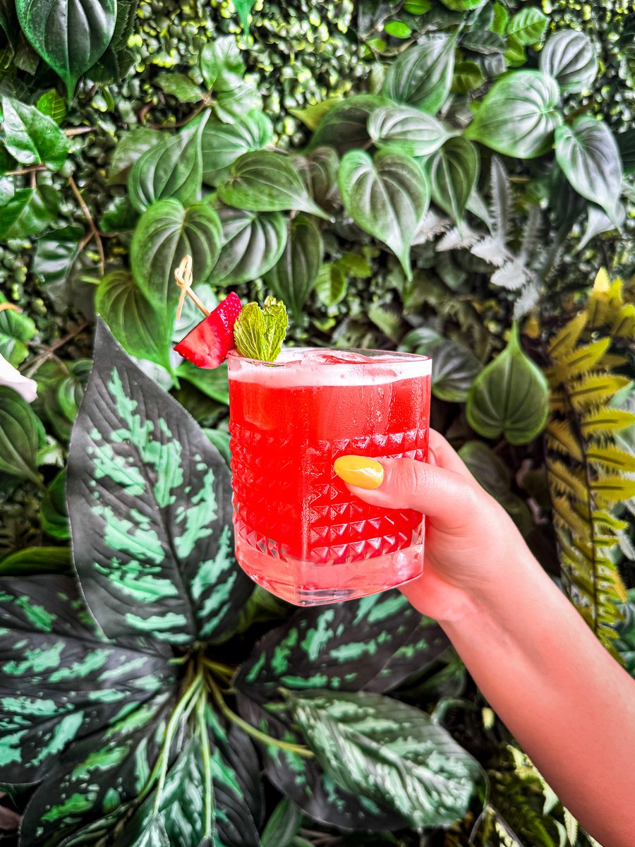 🍊Zest up your stay at Caribe Royale Orlando! Head to Disney Springs® for Flavors of Florida—a limited-time culinary celebration with 90+ citrus-inspired eats &amp; drinks. Our daily shuttle service makes getting there easy. 

Discover our favorites: bit.ly/3TSzABT