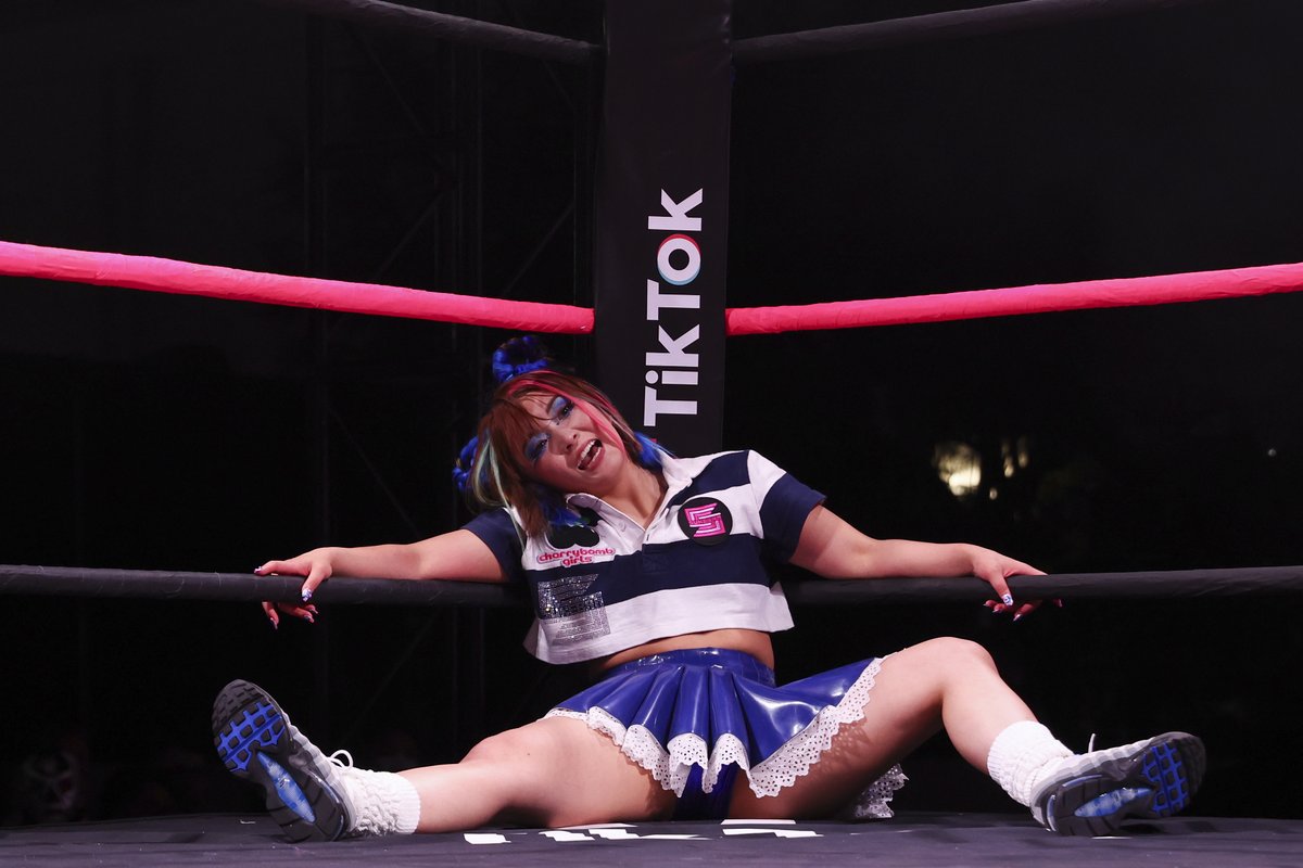 Sukeban_World's tweet image. Sareee Bomb defeated Maya Mamushi to retain the Sukeban World Championship 🍒💣
Los Angeles
July 5, 2025
📸 @melina_pizano