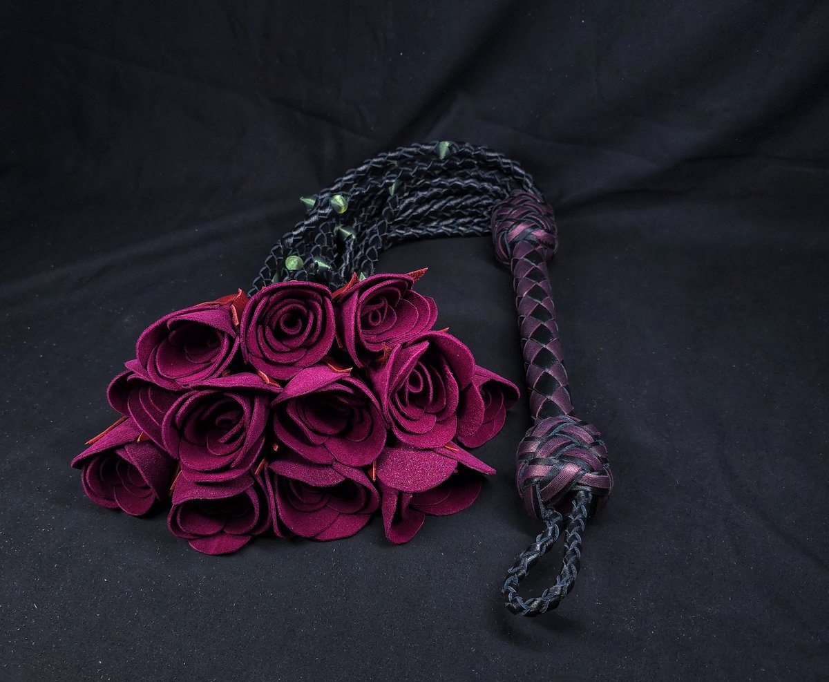 FirebirdLeather's tweet image. Rose flogger. The full dozen. Available in the Private Collextion dropping this Saturday for mailing list subscribers only.