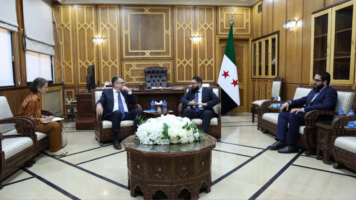 SyrMOfj's tweet image. في إطار تعزيز العلاقات الثنائية بين الجمهورية العربية السورية وإيطاليا بما يسهم في تحسين النظام القضائي وتلبية احتياجات المجتمع السوري، استقبل السيد وزير العدل الدكتور "مظهر الويس" القائم بأعمال السفارة الإيطالية في سوريا السيد "ستيفانو رافانيان"، حيث تم مناقشة العديد من الأمور…