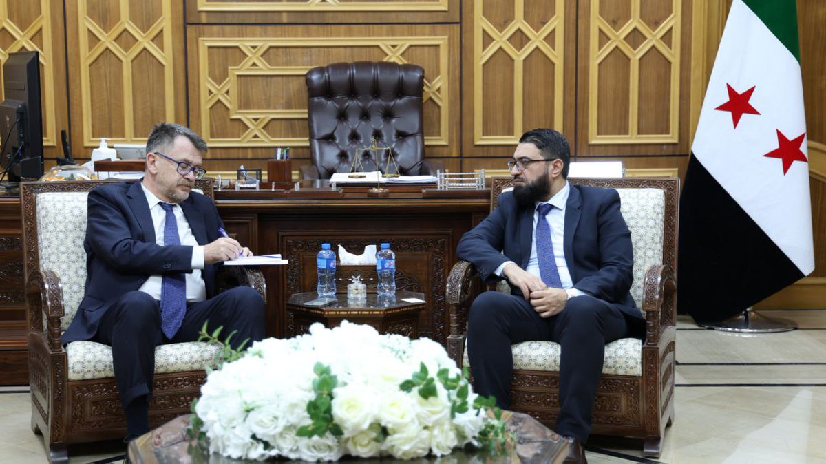 SyrMOfj's tweet image. في إطار تعزيز العلاقات الثنائية بين الجمهورية العربية السورية وإيطاليا بما يسهم في تحسين النظام القضائي وتلبية احتياجات المجتمع السوري، استقبل السيد وزير العدل الدكتور "مظهر الويس" القائم بأعمال السفارة الإيطالية في سوريا السيد "ستيفانو رافانيان"، حيث تم مناقشة العديد من الأمور…