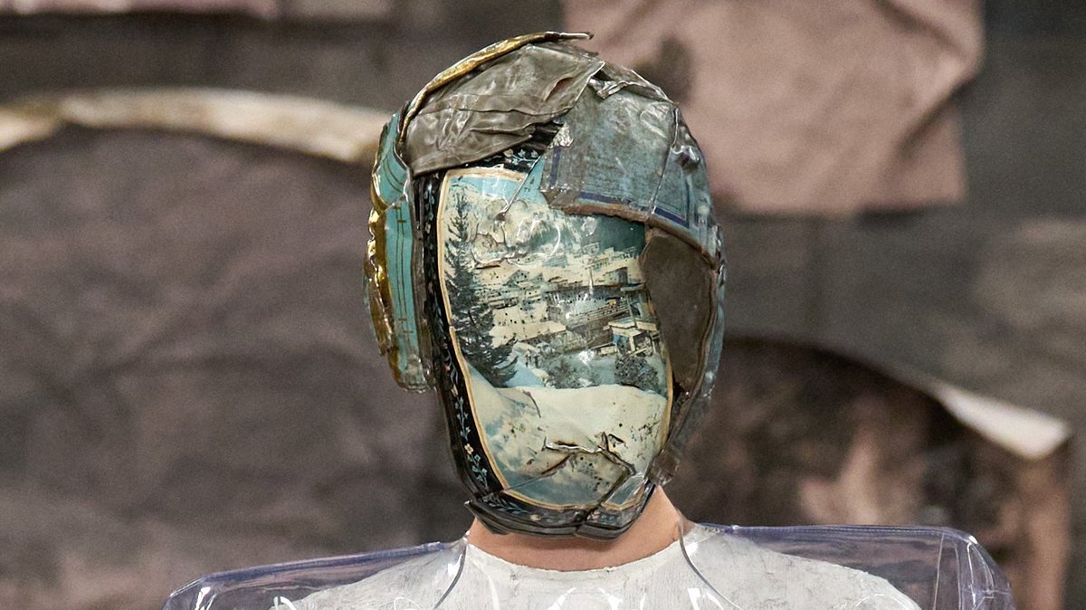 gastt_fashion's tweet photo. Masks from the Maison Margiela Autumn 2025 Artisanal Collection by Glenn Martens. https://t.co/xhY4uo8Rvt