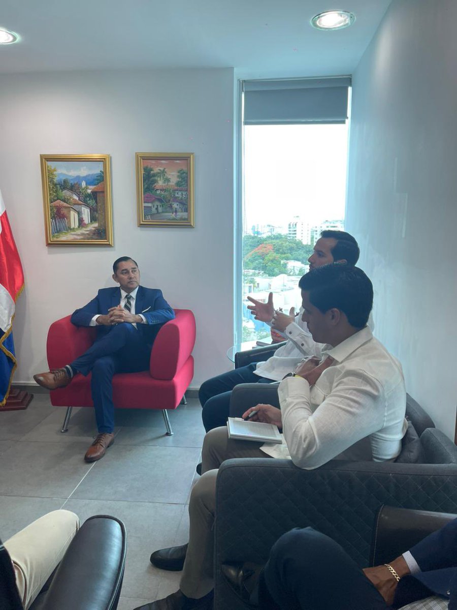 🌱🤝 Honduras y República Dominicana: respaldo clave para el agro

El Ministro <a href="/m_medina25/">Miguel Medina</a> se reunió con el Viceministro <a href="/EulalioRamirez/">Eulalio Ramírez</a> de Producción Agrícola de RD para asegurar el respaldo dominicano al proyecto Área Libre de Mosca del Mediterráneo 🪰 en el Alto Aguán (20,000