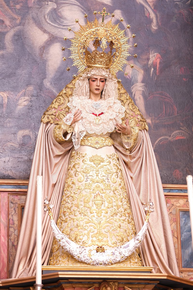 Hdad_Redencion's tweet photo. Llenos de gozo, el corazón aún rebosante de alegría y con el recuerdo de todo lo vivido en estos días, María Santísima del Rocío Coronada vuelve al Altar Mayor de la Iglesia de Santiago.

¡Bendito sea Dios, démosle gracias!

Ruega por nosotros Santa Madre de Dios.

#RocíodelCielo.